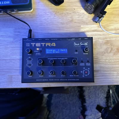 Dave Smith Instruments Tetra Desktop 4-Voice Polyphonic Synthesizer