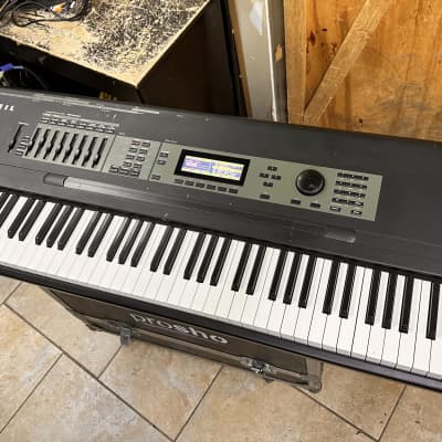 Kurzweil K2600xs Synthesizer 88 Key Sampler Keyboard Workstation in Road Case