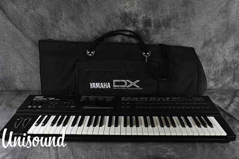 YAMAHA DX7 II-FD Digital Programmable Algorithm Synthesizer in Very Good