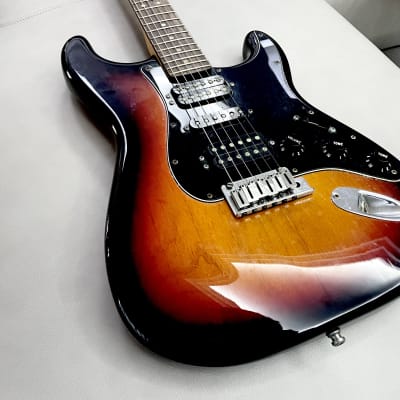 Made in USA 🇺🇸 | Fender American Deluxe Stratocaster HSH, RW FB, 3-Tone Sunburst for sale