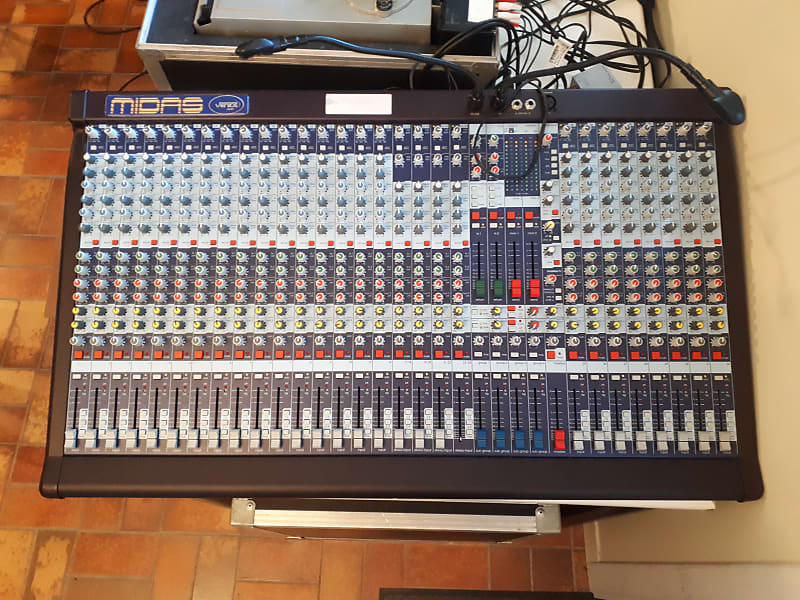 Midas Venice 320 32-Channel / 46-Input Mixing Console 2001 - 2010 - Blue