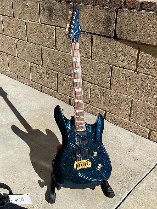 Switch InnovoIII StratStyle Electric Guitar w/ Gig Bag & Reverb