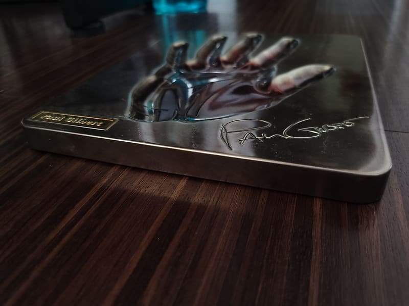 Paul Gilbert Handprint Young Guitar Magazine The Master Hands