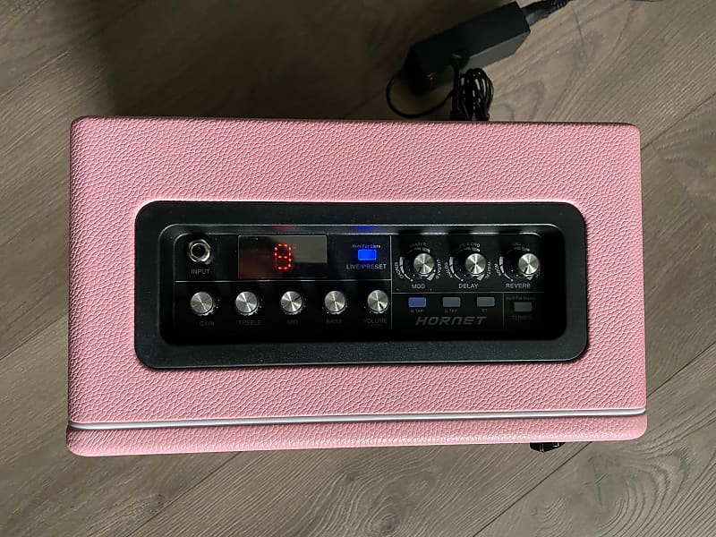 Mooer Hornet Pink 15-Watt Guitar Combo Amp