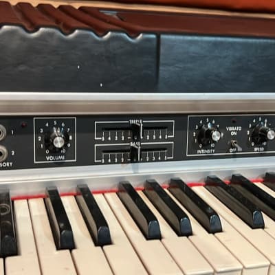 Rhodes Mk1 73 Suitcase Electric Piano + FR7710 stereo amp + manual