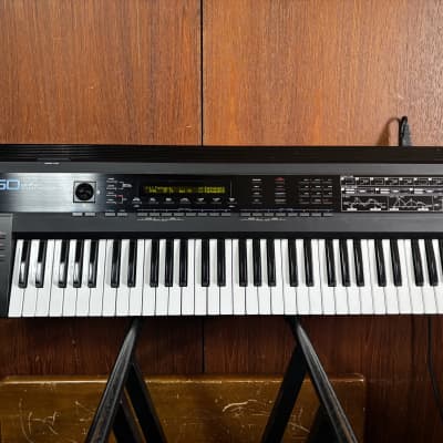 Roland D-50 Linear Synthesizer digital synth New battery w/ case