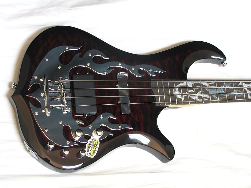 TRABEN(トラベン) Phoenix 4st Red エレキベース 異彩を放つルックスのベースっ！ TRABEN トラベン / Phoenix 4st