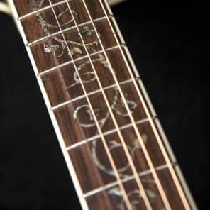 Washburn WDFLB28SCE Forrest Lee Bender - Natural with Tree of Life Inlay image 2