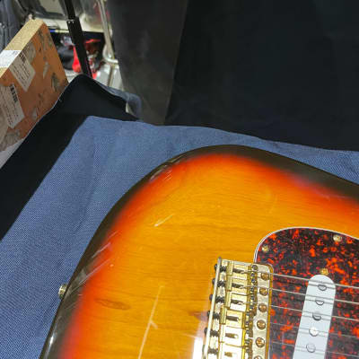 Fender Deluxe Series Stratocaster Guitar MIM 2002 - Sunburst image 3