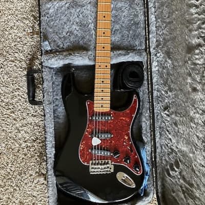 Fender Deluxe Roadhouse Stratocaster with Maple Fretboard 2008 - 2013 - Black image 3