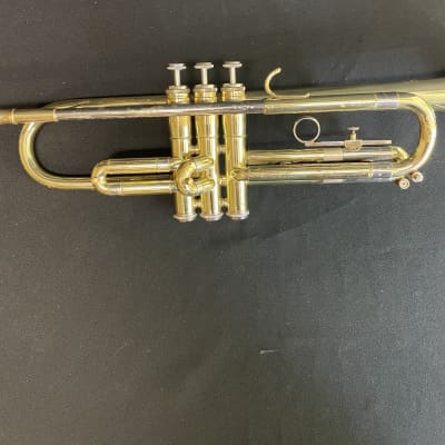 Getzen Used Student Trumpet 300 Series image 5