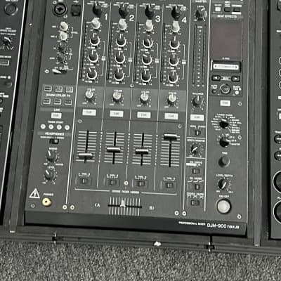 Pioneer Cdj-900nxs and DJM-900nxs mixer image 4