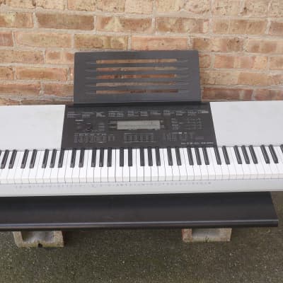 Casio WK-220 Electric Keyboard 76 Key Touch Sensitive with Digital 