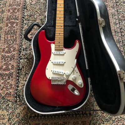 Fender Highway One Stratocaster 2002 Crimson Red Transparent image 6