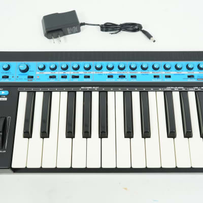 novation Bass Station Analog Synthesizer Keyboard w/ 100-240V PSU