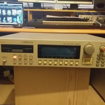 Akai S2800 MIDI Stereo Digital Sampler 1992 - White