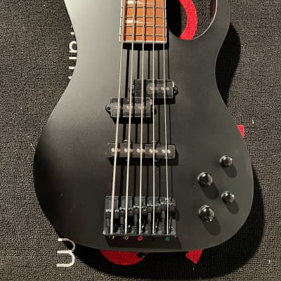 Test: Ibanez RGB305 | GITARRE & BASS
