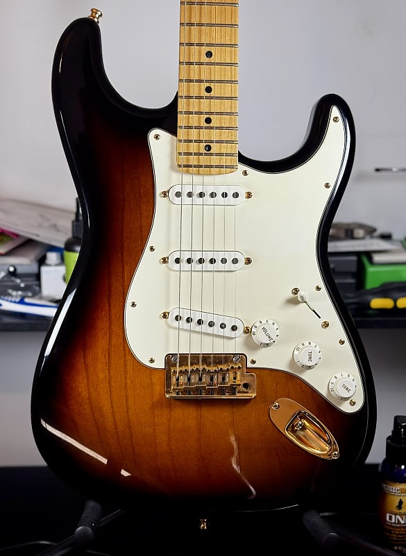 Fender 60th Anniversary Commemorative American Standard