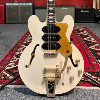 エピフォン リビエラ リミテッドカスタムP93 ロイヤルホワイト Epiphone Riviera Custom P-93 Royale | Reverb UK