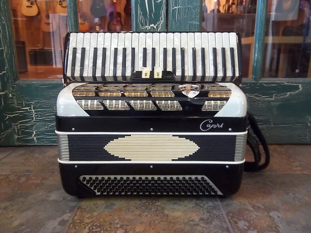 Capri accordion hot sale