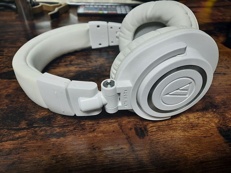 ATH-M50X ホワイト Amazon.com: Audio-Technica ATH-M50xWH Monitor Headphones