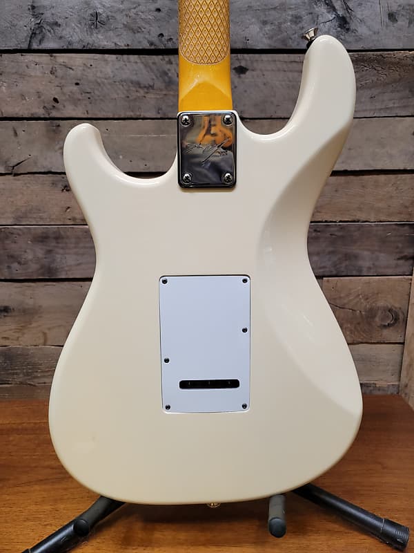 Dean Zelinsky Tagliare Private Label 2015 Cream White Z Dean Zelinsky Tagliare Private Label 2015 Cream White Z