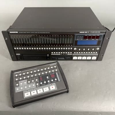 Akai DR16 Hard Disk Multitrack Recorder Version 2.0 Rack Akai DR16 Hard Disk Multitrack Recorder Version 2.0 Rack