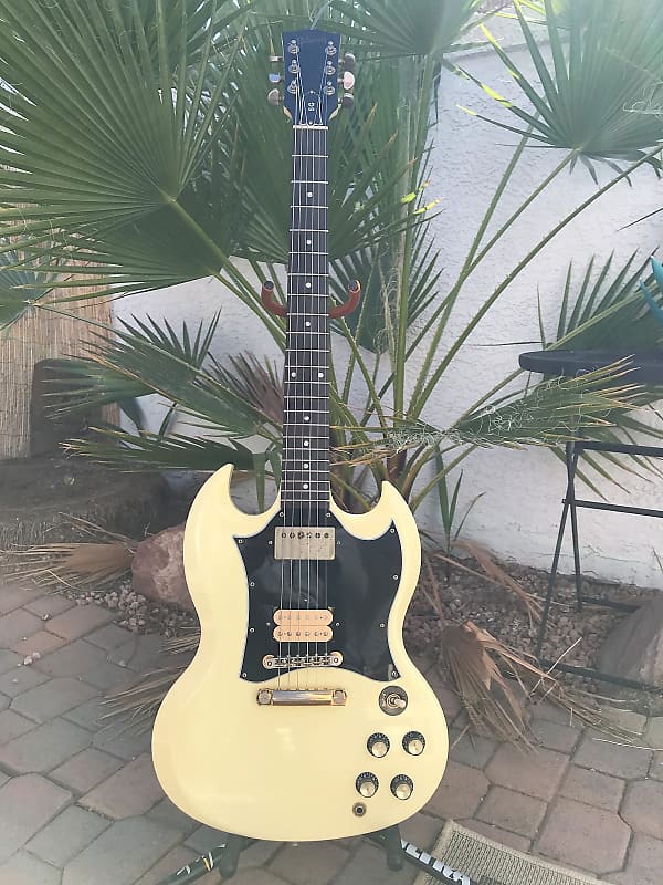 Gibson sg 2024 cream white