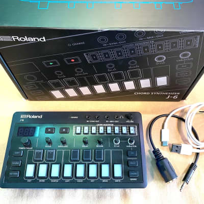 Roland J-6 AIRA Compact Chord Synthesizer