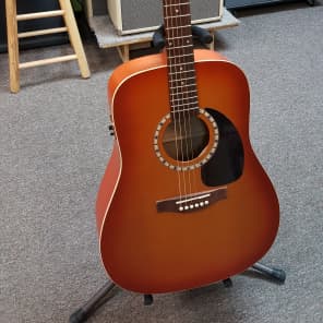 Art & Lutherie Cedar Sunrise Solid Top Acoustic-Electric Guitar w/ gig bag, made in Canada image 2
