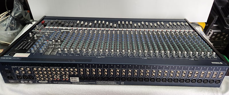 YAMAHA MG32 14 FX, Console 32 Input two built-in Yamaha SPX effects  processors