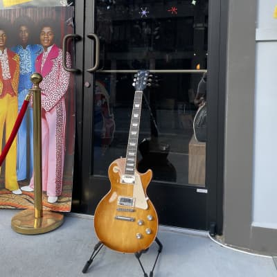 Gibson Les Paul 60s Classic 2019 Honey Burst image 2
