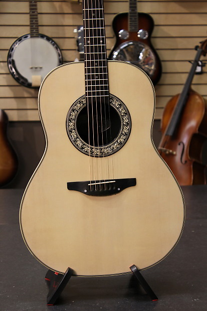 Pre-Owned Ovation Balladeer 1111-6 Acoustic Guitar w/Case