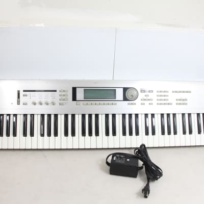 Korg Triton LE 76-Key 62-Voice Polyphonic Workstation 2000 - 2002 - Silver