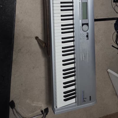 Korg Triton LE 88-Key 62-Voice Polyphonic Workstation 2000 -2002 - Silver