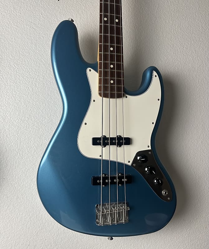 *HOT DEAL* Fender Jazz Bass Lake Placid Blue (free shipping)