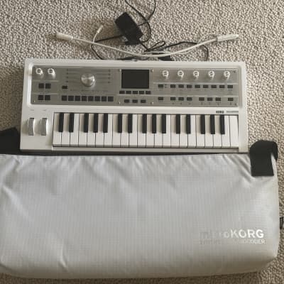 Korg MicroKORG 2 White w/ Korg gig bag, mic, adaptor