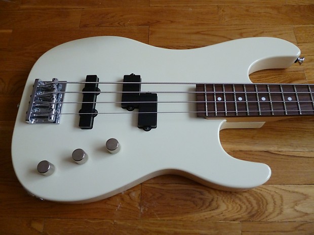 Jackson dinky bass hotsell