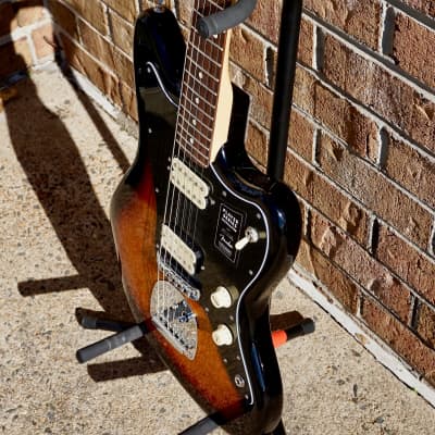 Fender Player Jazzmaster Pau Ferro Fingerboard 3-Color Sunburst image 4