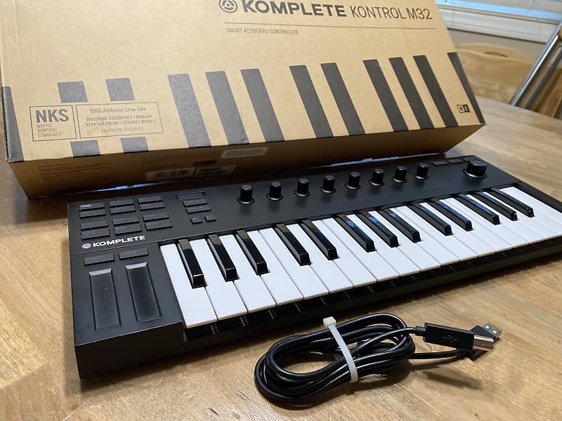 Native Instruments Komplete Kontrol M32 | Reverb Canada