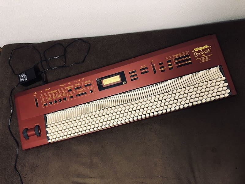 Wholetone Revolution synthesizer (chromatone keyboard muto
