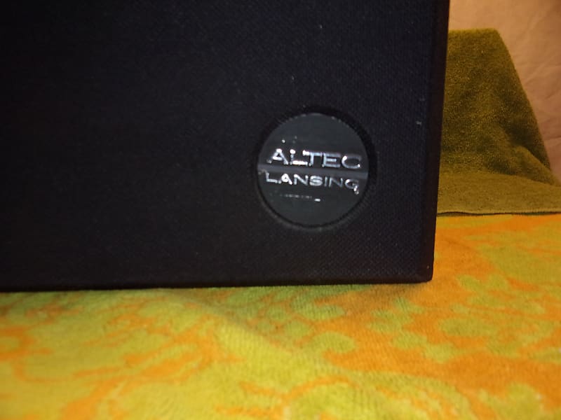 PROJECT: 1970&#039;S ALTEC MODEL THREE - BROWN OAK VENEER, CIPOLLINA  			