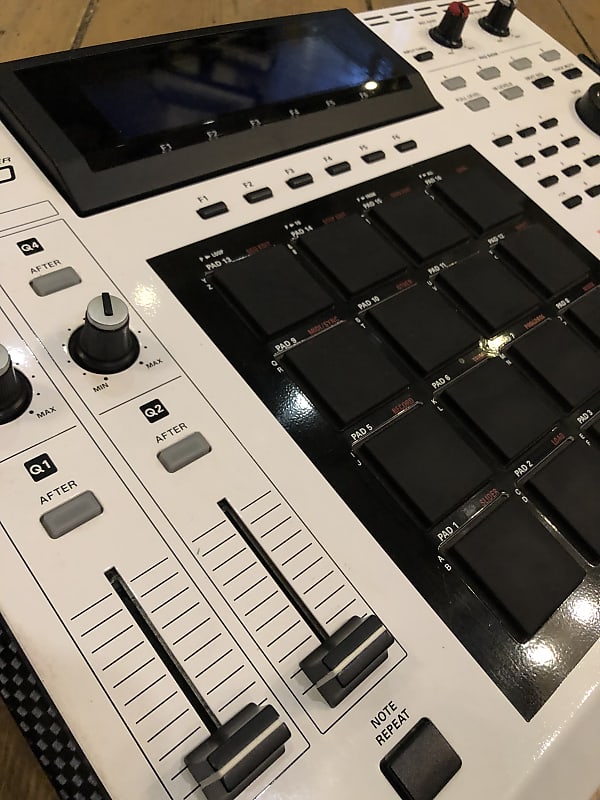 Akai MPC2500 Special Edition White