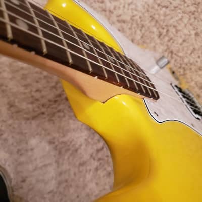2019 Fender Strat Hardtail Tom Delonge Remake Graffiti Yellow image 8