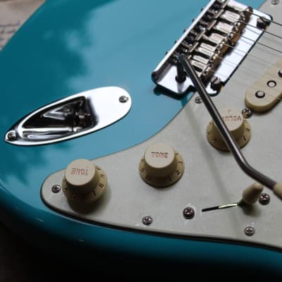 FENDER "American Professional II Stratocaster, Miami Blue, Maple" HARDCASE, 3, 5 KG imagen 10