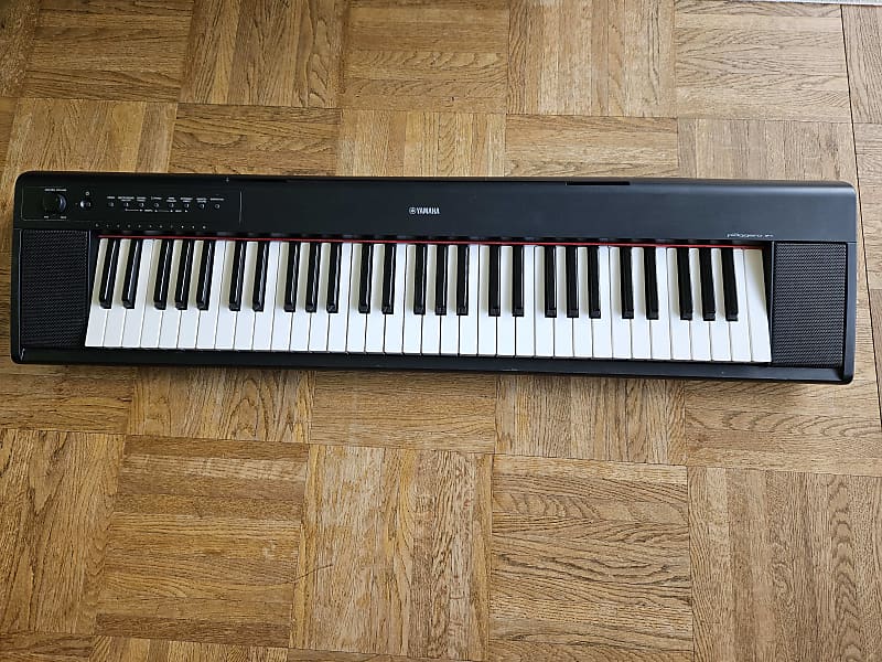 Yamaha Piaggero NP-11 61-Key Lightweight Keyboard | Reverb Slovenia