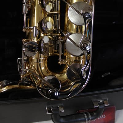 Yamaha YAS-26 Eb Student Alto Saxophone - Gold Lacquer & Nickel-Plate image 17