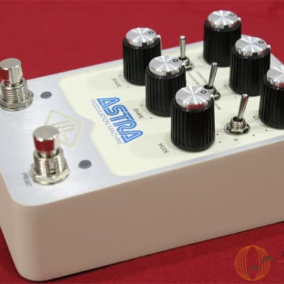 【美品】Universal Audio UAFX ASTRA Amazon.com: Universal Audio UAFX Astra Modulation Pedal : Musical