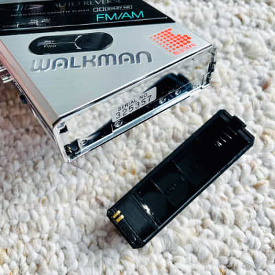 [RARE] Sony WM-F102 Walkman Cassette Player, Beautiful Silver ! Working ! image 8