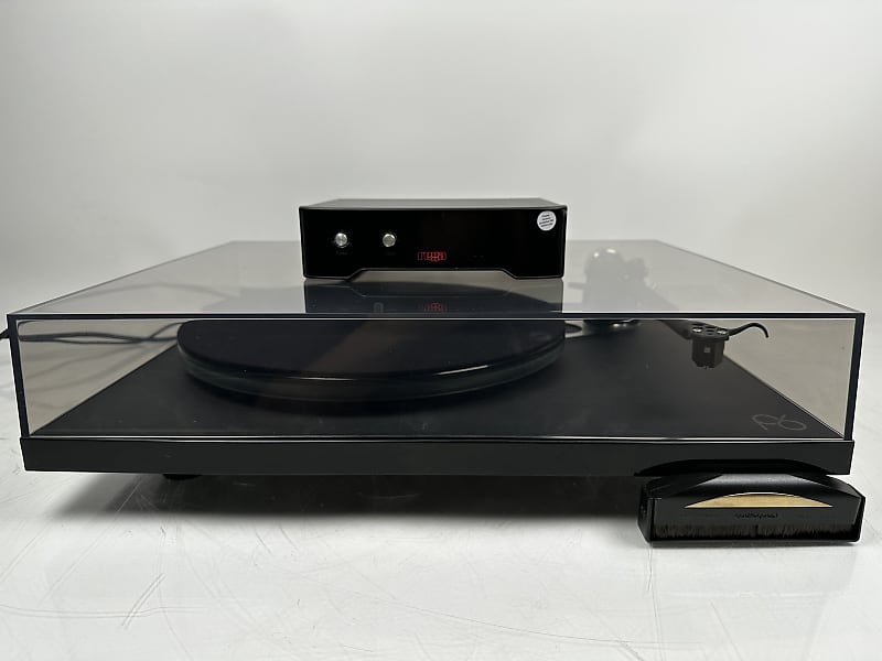 REGA Planar P6 Turntable w/ Hana SL MC Cartridge Reverb